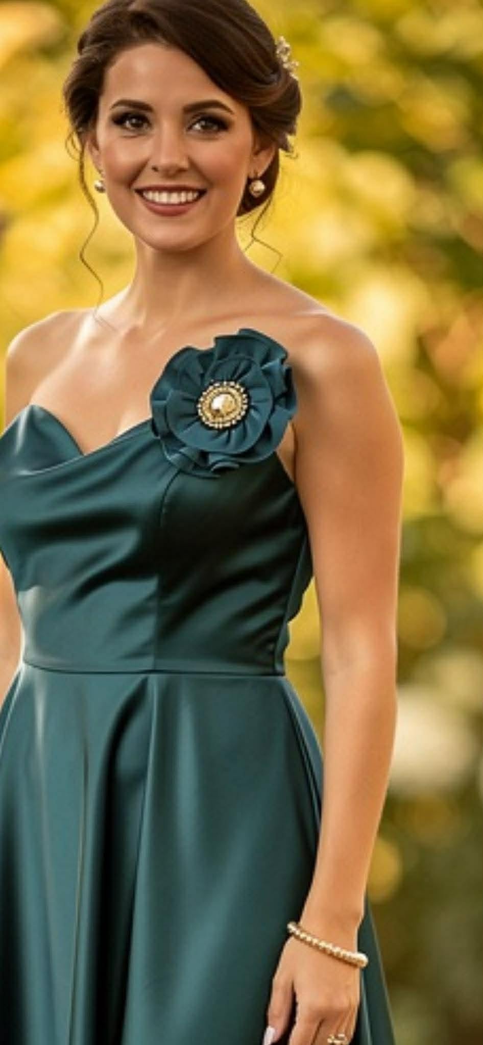 Bridesmaid with fabric brooch